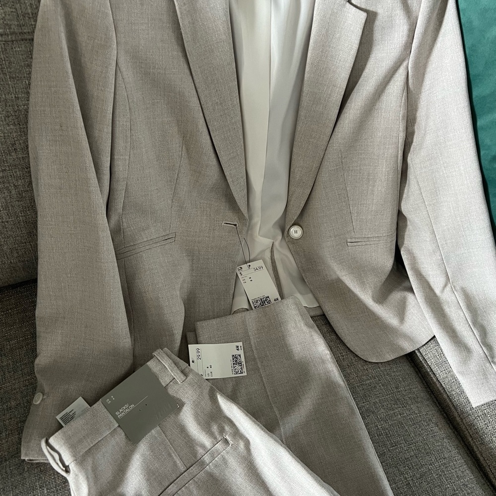 Women’s H&M Light Gray Blazer & Pant Suit - Picture 3 of 8